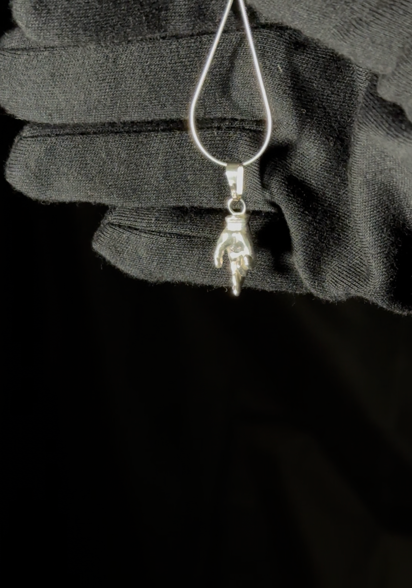 Dije de plata inspirado en S. Gojō